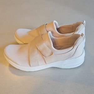 Bzeea Refresh Slip On Pink Shoes